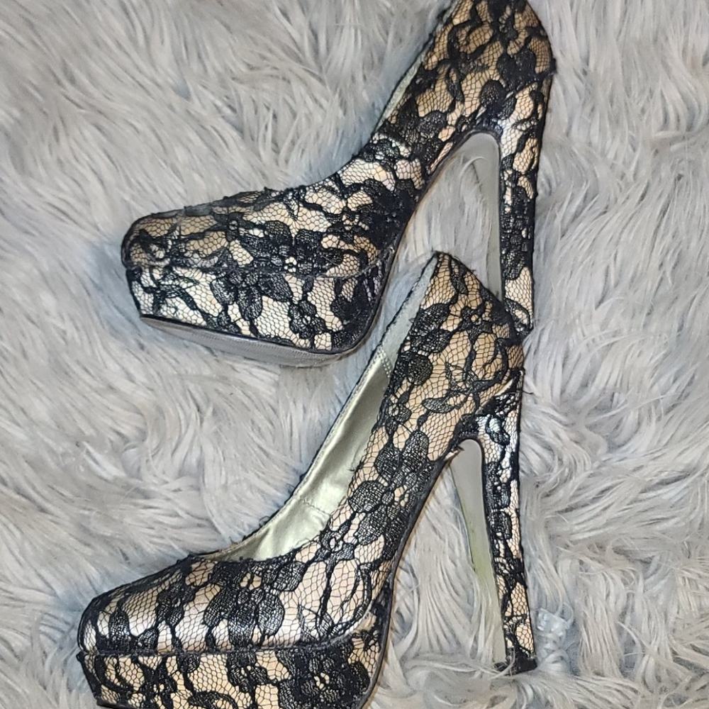 Heels - Picture 2 of 5